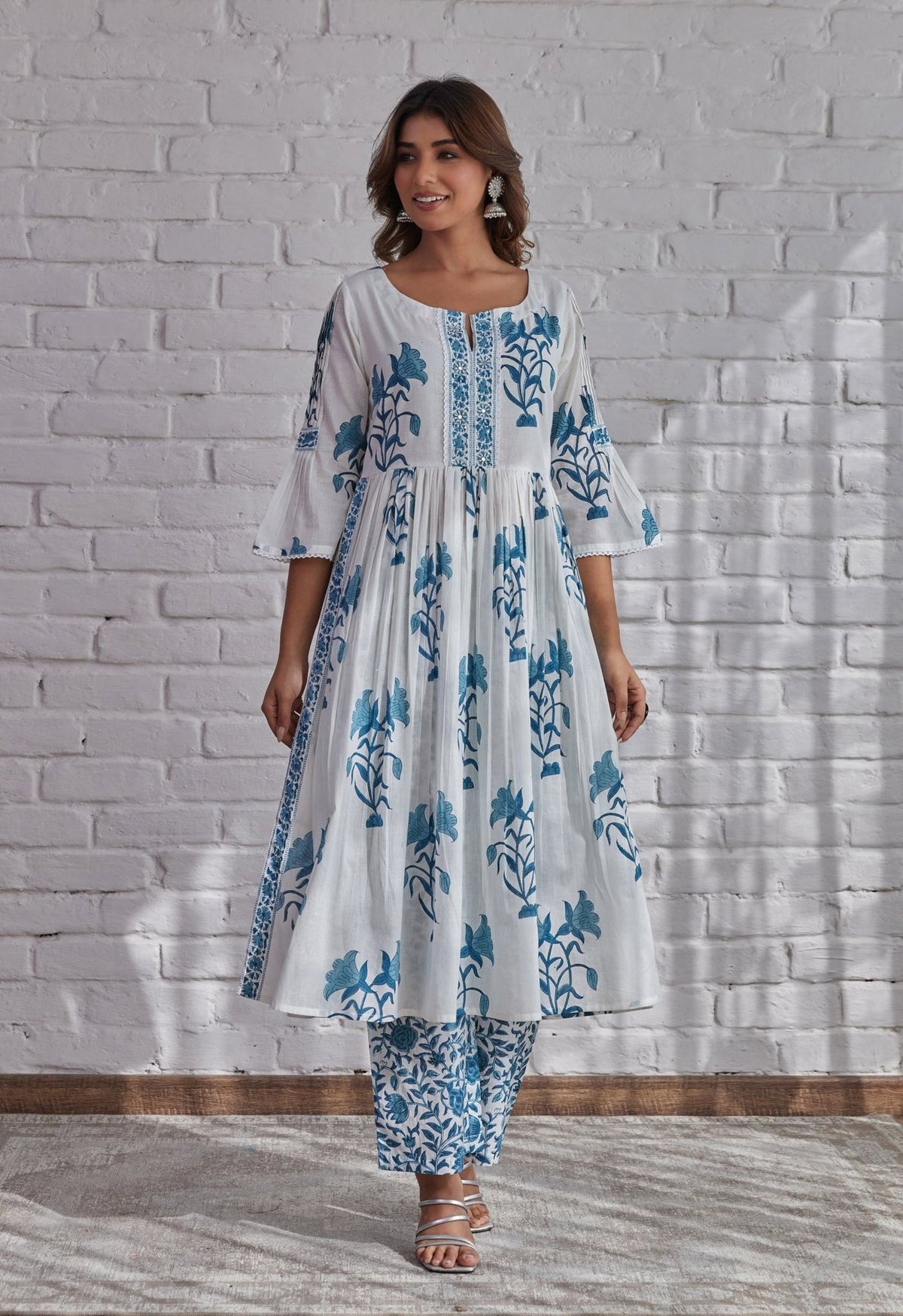 White Floral Buta Printed Kurta Set With Doriya Dupatta - Tara-C-Tara