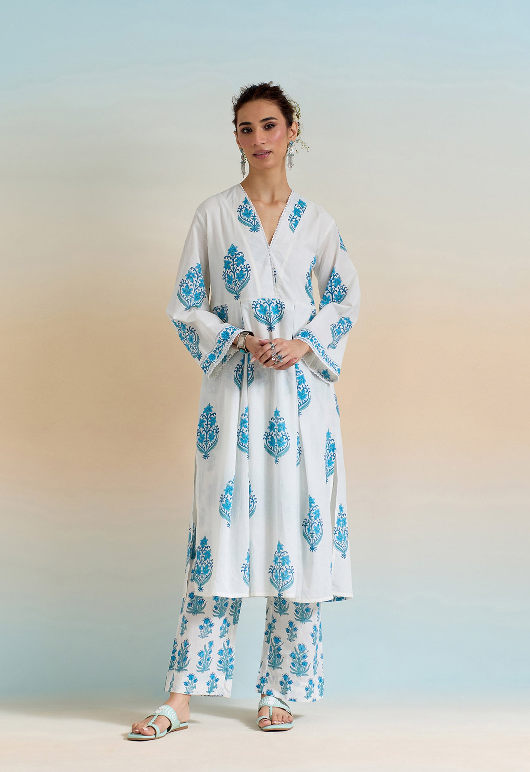 WHITE HANDF BLOCK PRINTED KURTA PALAZZO SET WITH DORIYA DUPATTA