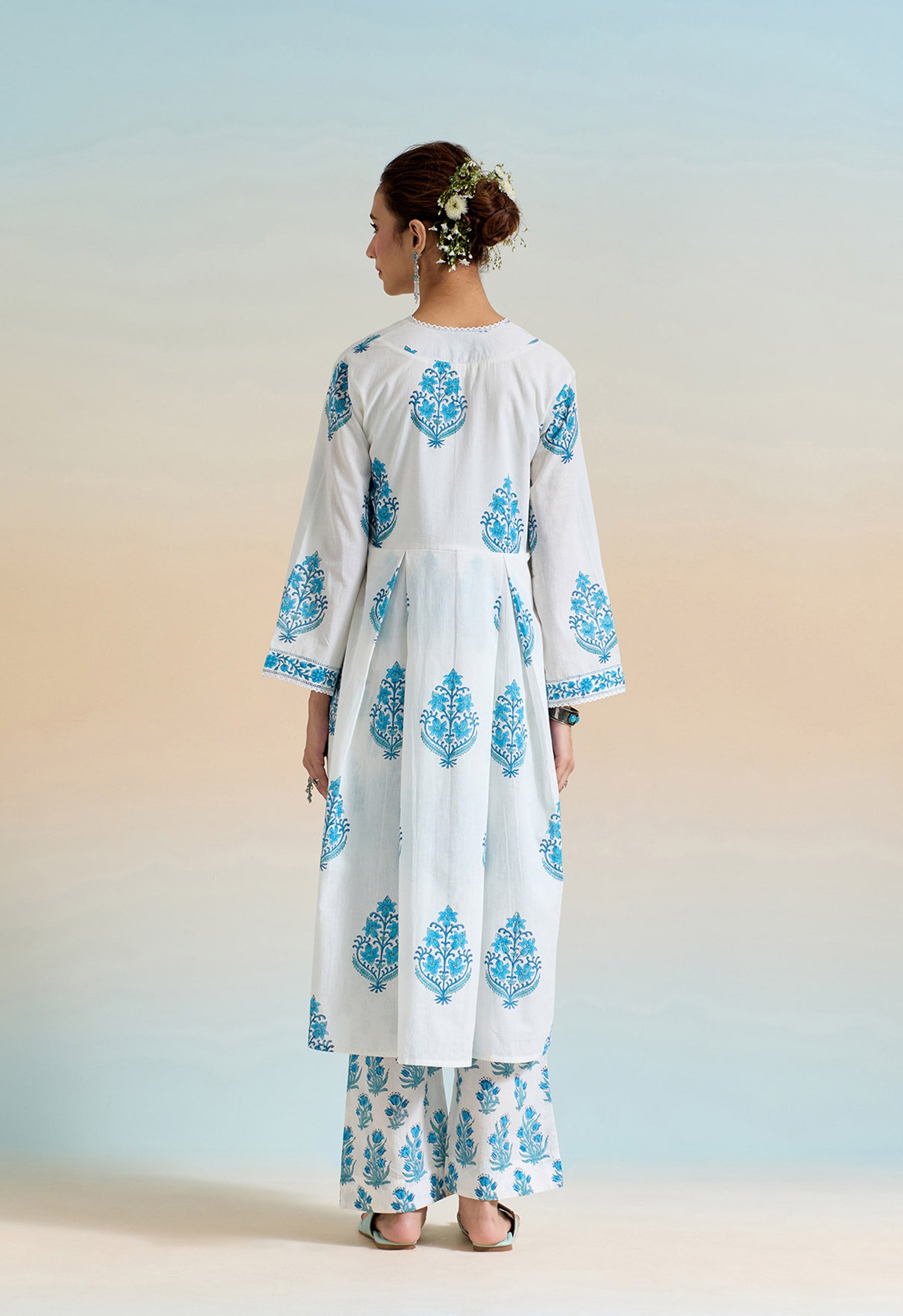 WHITE HANDF BLOCK PRINTED KURTA PALAZZO SET WITH DORIYA DUPATTA