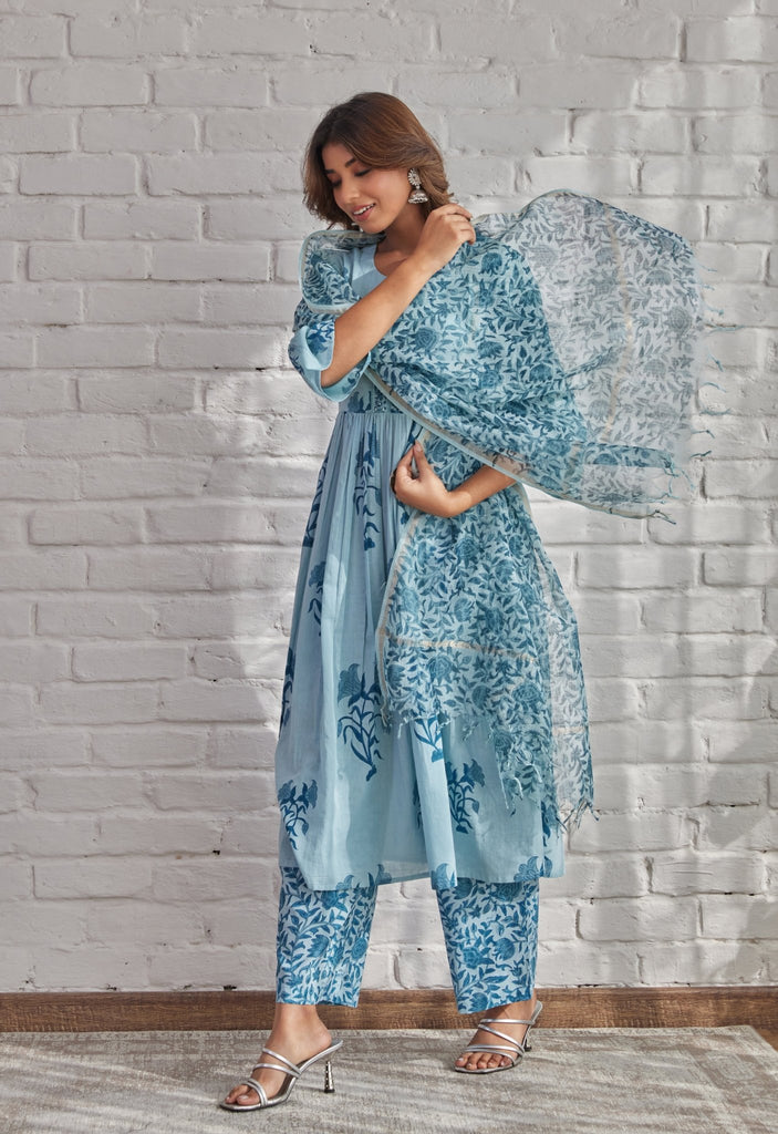 Blue Floral Buta Printed Kurta Set With Doriya Dupatta - Tara-C-Tara