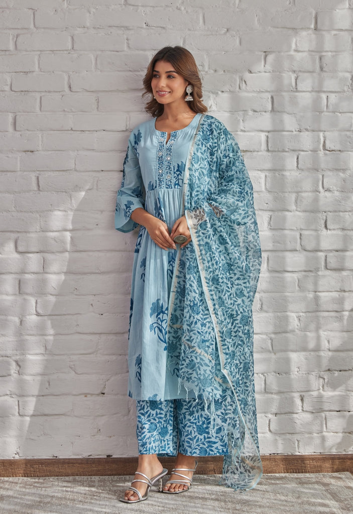 Blue Floral Buta Printed Kurta Set With Doriya Dupatta - Tara-C-Tara