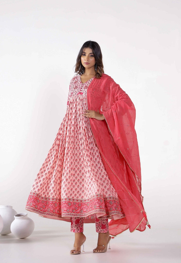 Buti and Jaal Printed gathered kurta paired with pants and doriya Dupatta (3pc) - Tara-C-Tara