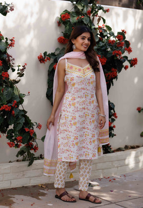 Hand block Jaal Printed kurti with pants and doriya Dupatta (3pc set) - Tara-C-Tara