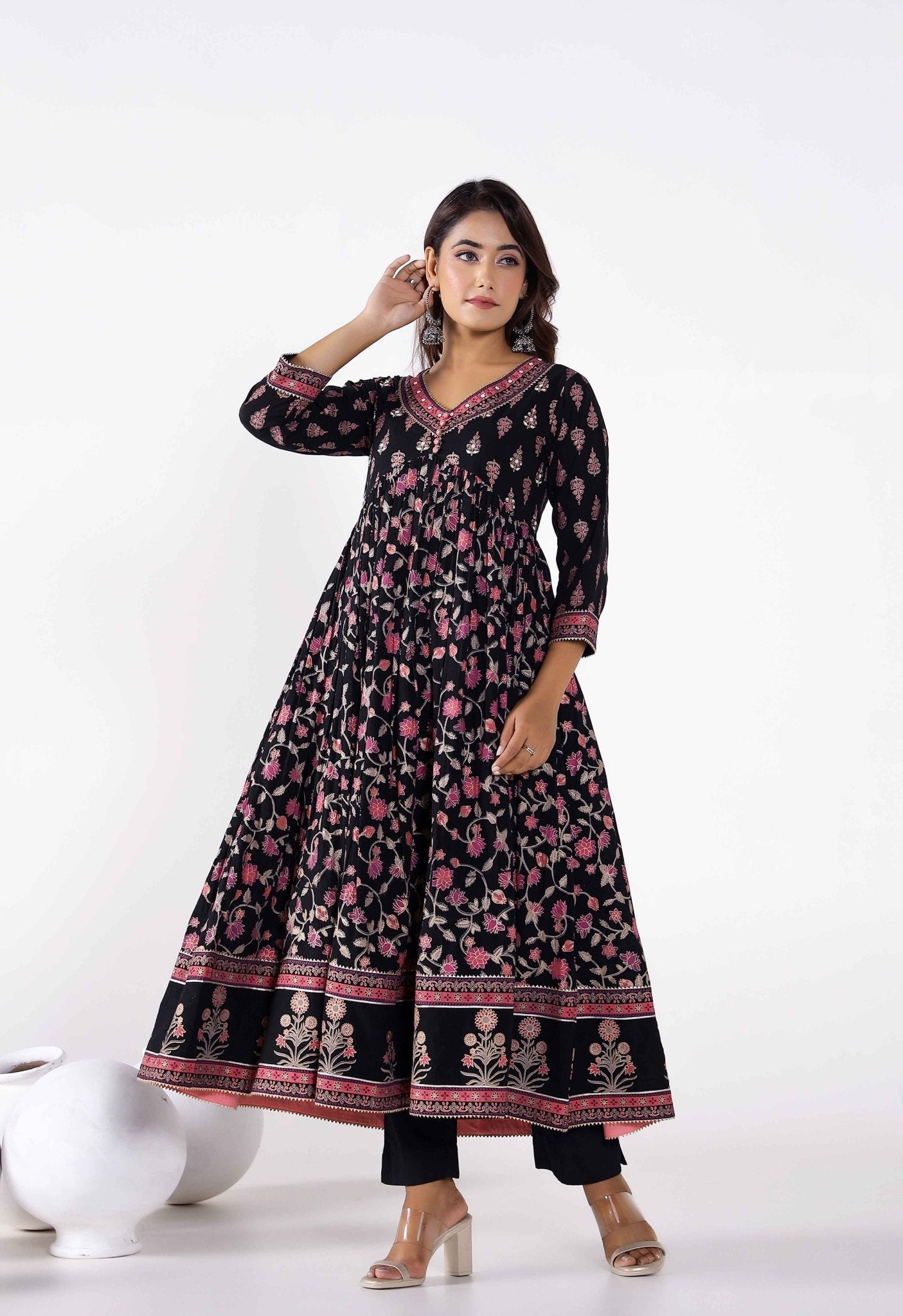 Jaal and Buti Printed gathered kurta paired with Pants and DoriyA Dupatta (3pc) - Tara-C-Tara