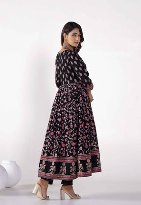 Jaal and Buti Printed gathered kurta paired with Pants and DoriyA Dupatta (3pc) - Tara-C-Tara