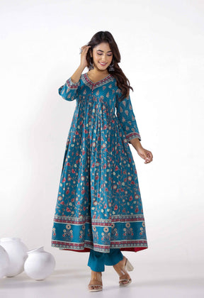 Jaal and Buti Printed gathered kurta paired with Pants and DoriyA Dupatta (3pc) - Tara-C-Tara