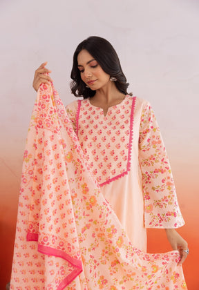 Peach Hand block Printed Kurta Set With Doriya Dupatta - Tara - C - Tara