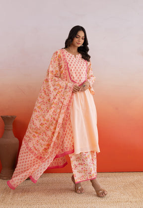 Peach Hand block Printed Kurta Set With Doriya Dupatta - Tara - C - Tara