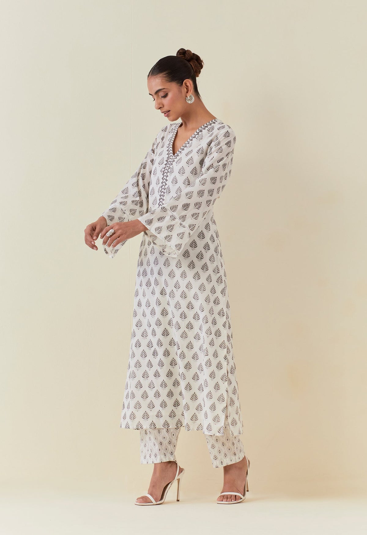 WHITE AND BLACK BUTI HAND BLOCK PRINTED KURTA - Tara - C - Tara